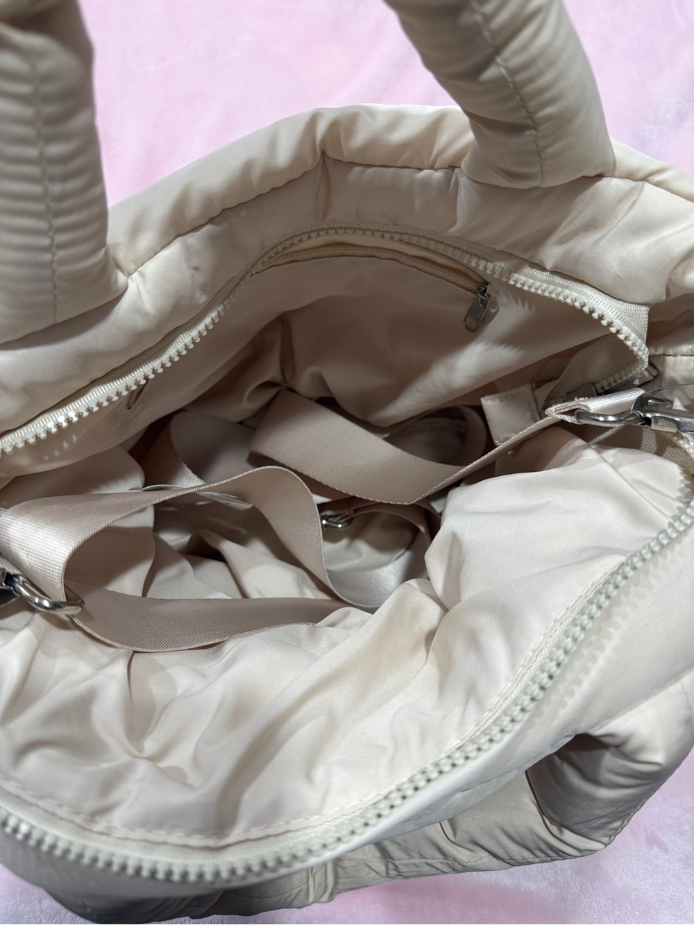 Cream Puffer Tote Bag - Picture 3 of 3